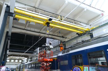 Overhead travelling crane with electric chain hoist Overhead travelling crane with electric chain hoist over railway wagon