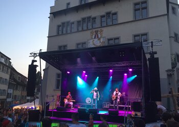 Electric chain hoists LP carry loudspeaker towers onto outdoor stage