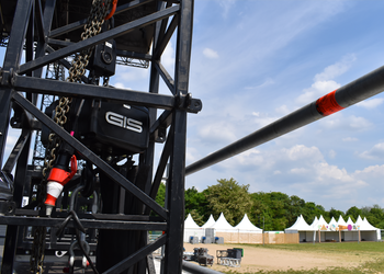 Electric chain hoist in truss