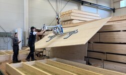 When the vacuum lifter is attached to the overhead crane, it can be used to transport panels throughout the entire workshop.