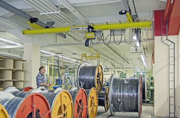 Underslung travelling crane with electric chain hoist Transport of cable reels with travelling crane