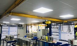 Light crane system with electric chain hoist in mechanical workshop