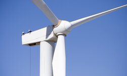 GIS electric chain hoist lifts load into wind turbine nacelle