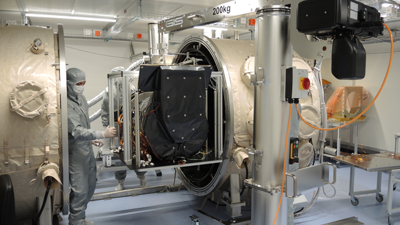 Mobile GCHK low headroom hoist Mobile crane is used in clean room for careful transport