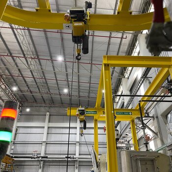 Cantilevered overhead conveyor with GIS chain hoist with trolley