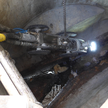 Working robot The working robot is carefully lowered into the canal via the inspection shaft