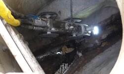 The working robot is carefully lowered into the canal via the inspection shaft