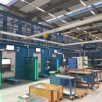 Aluminium crane system Production logistics Crane system with electric chain hoist and vacuum lifter