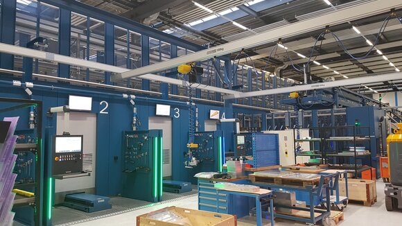 Aluminium crane system Production logistics Crane system with electric chain hoist and vacuum lifter