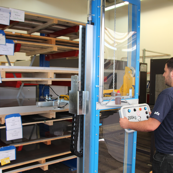 The vacuum lifter can be used to lift and rotate the plate