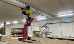 Manual trolley GHF with electric chain hoist GP Lifting fork is manually moved by means of a trolley on a steel beam