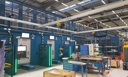 Aluminium crane system in production hall Aluminium crane for efficient goods handling