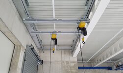Aluminium crane system with 2 crane girders Light crane system with galvanised profiles for outdoor use