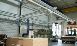 GISKB crane system with multiple vacuum lifters The crane system is integrated into the production hall on cantilevers