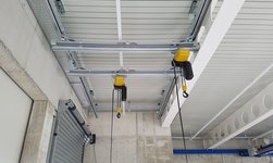 Light crane system with galvanised profiles for outdoor use