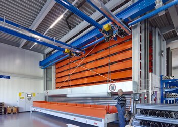 double bridge suspended crane GISKB with saddle and parallel connection Crane system with synchronous electric chain hoists for lifting long goods