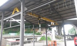 Overhead travelling crane for outdoor use Height-optimised overhead travelling crane for transporting heavy loads