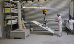 Mobile slewing crane with vacuum lifter for wooden panels In joinery, mobile slewing crane offers maximum flexibility when setting up the workplace