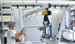 Vacuum lifter for lifting and turning wooden boards