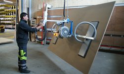 Vacuum device lifts and rotates wooden panel